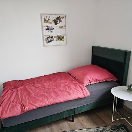 Moderne Doppelhaushaelfte In Oppenheim Villa Bagian luar foto